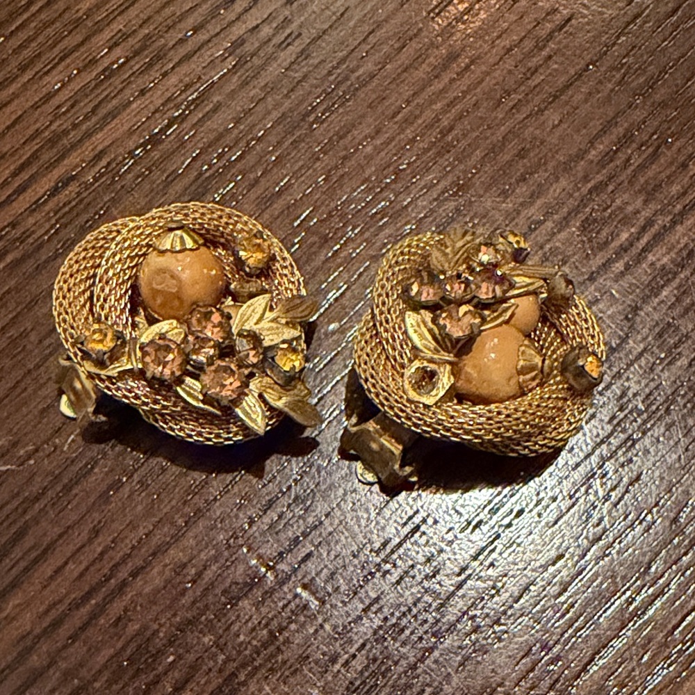 Vintage Gokd-Tone Floral Clip Earrings with Peach Accents
